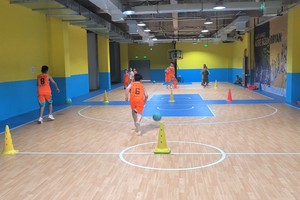 美国青少年篮球训练教学